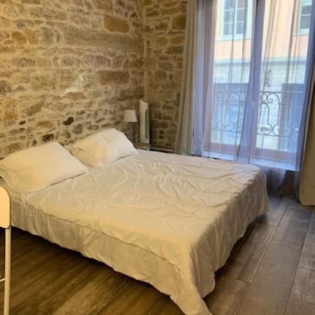 Studio With Exposed Stone Vieux Lyon リヨン エクステリア 写真